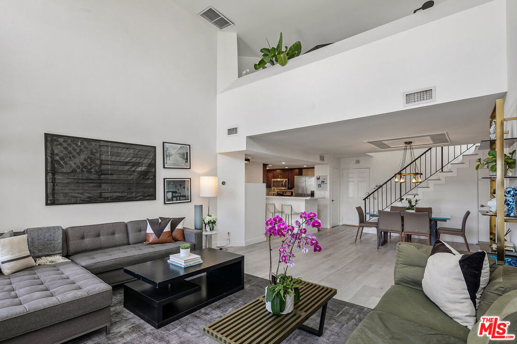 1250 S WESTGATE Avenue Unit: 302