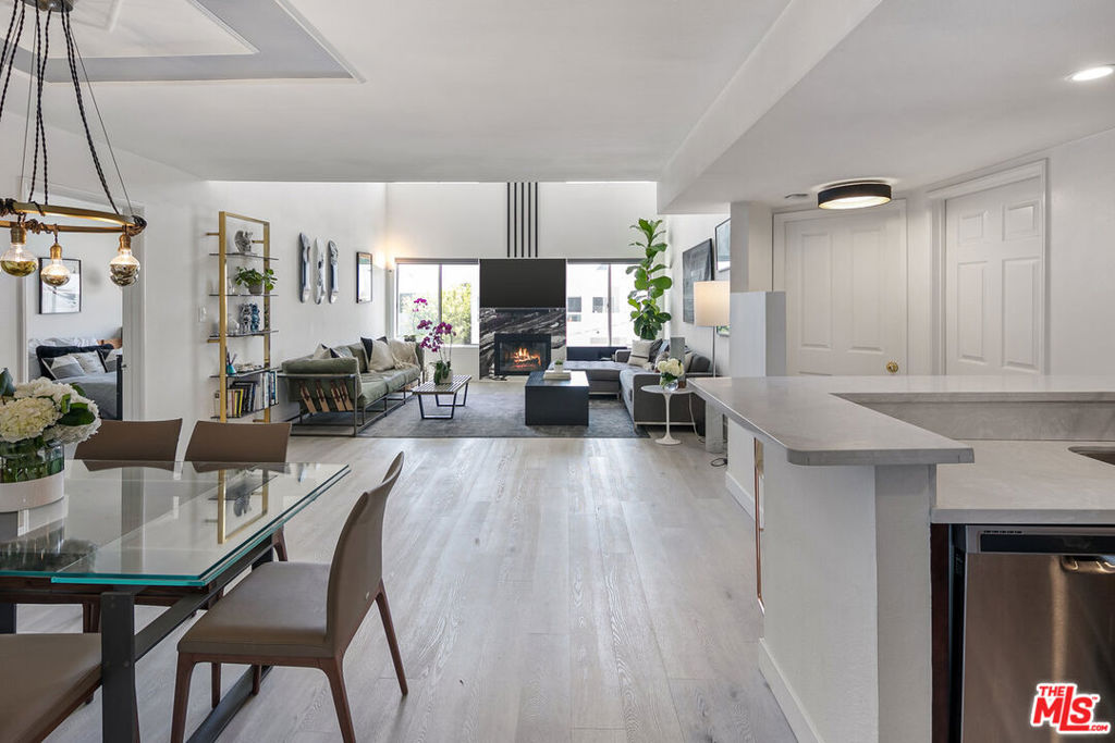 1250 S WESTGATE Avenue Unit: 302