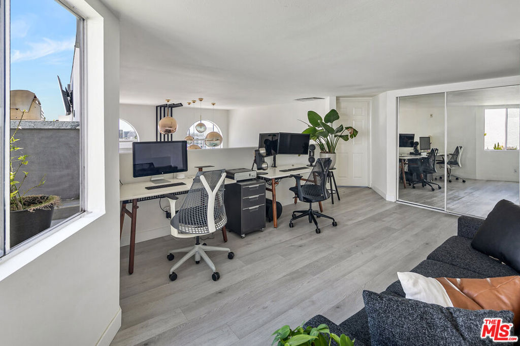 1250 S WESTGATE Avenue Unit: 302