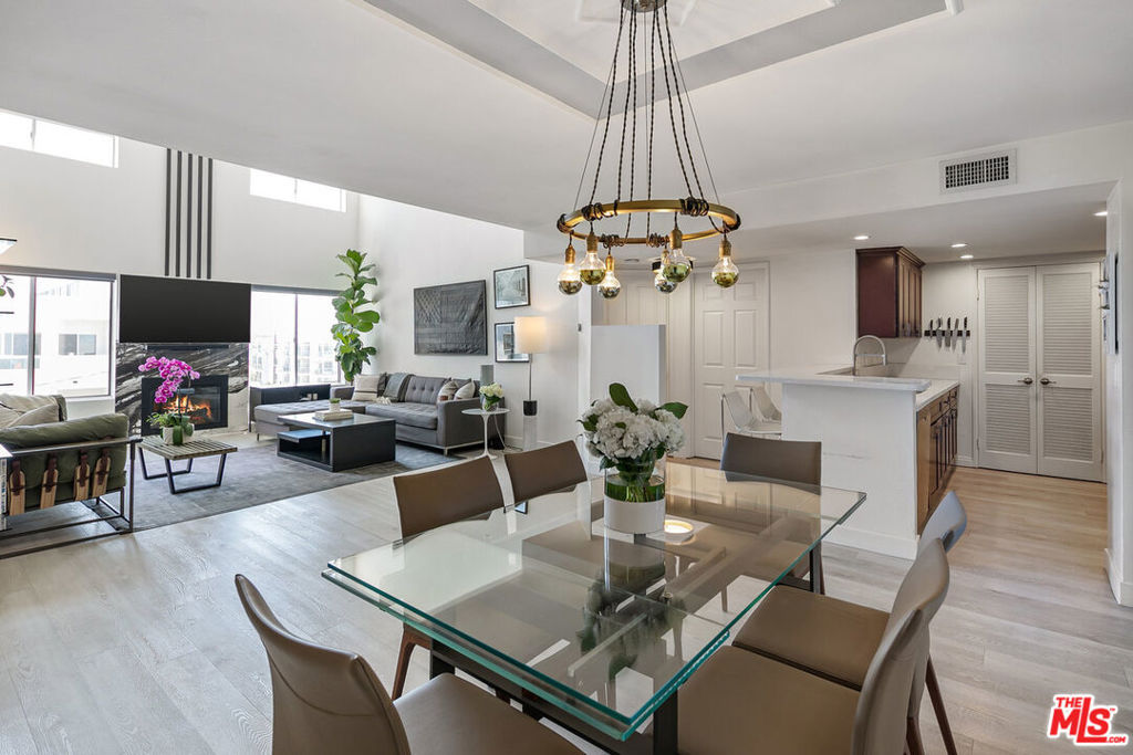 1250 S WESTGATE Avenue Unit: 302