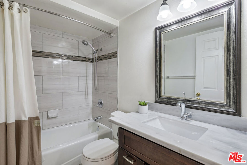 1250 S WESTGATE Avenue Unit: 302