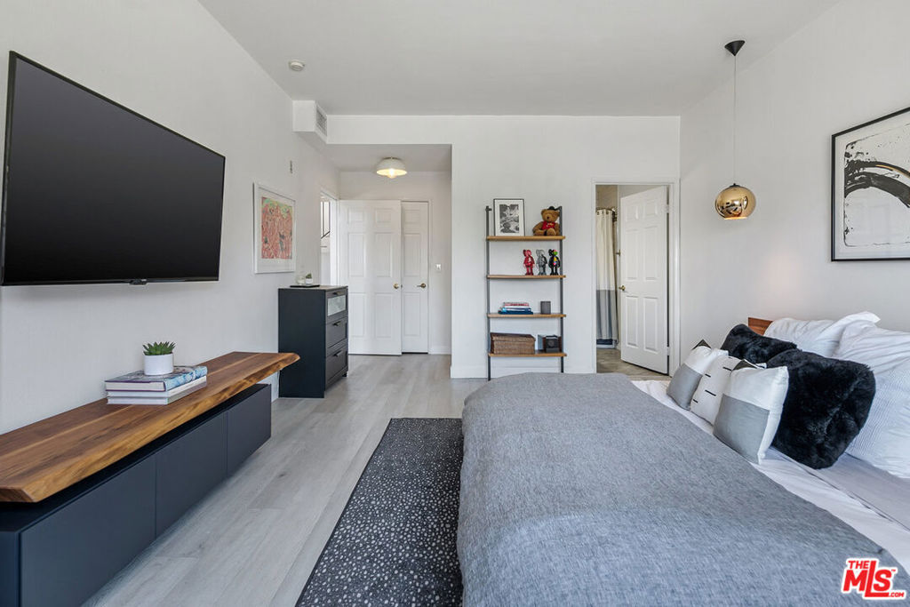 1250 S WESTGATE Avenue Unit: 302