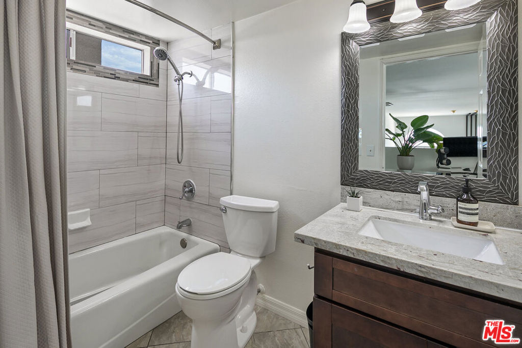 1250 S WESTGATE Avenue Unit: 302