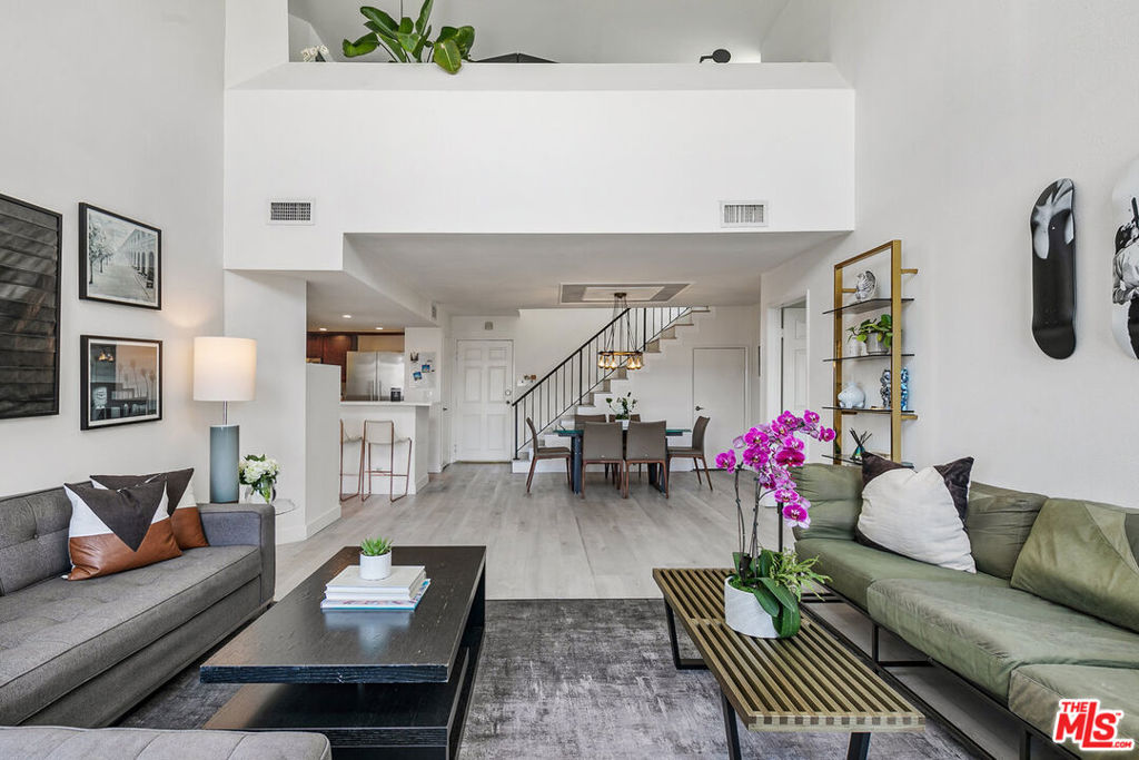 1250 S WESTGATE Avenue Unit: 302