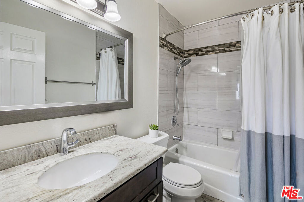 1250 S WESTGATE Avenue Unit: 302