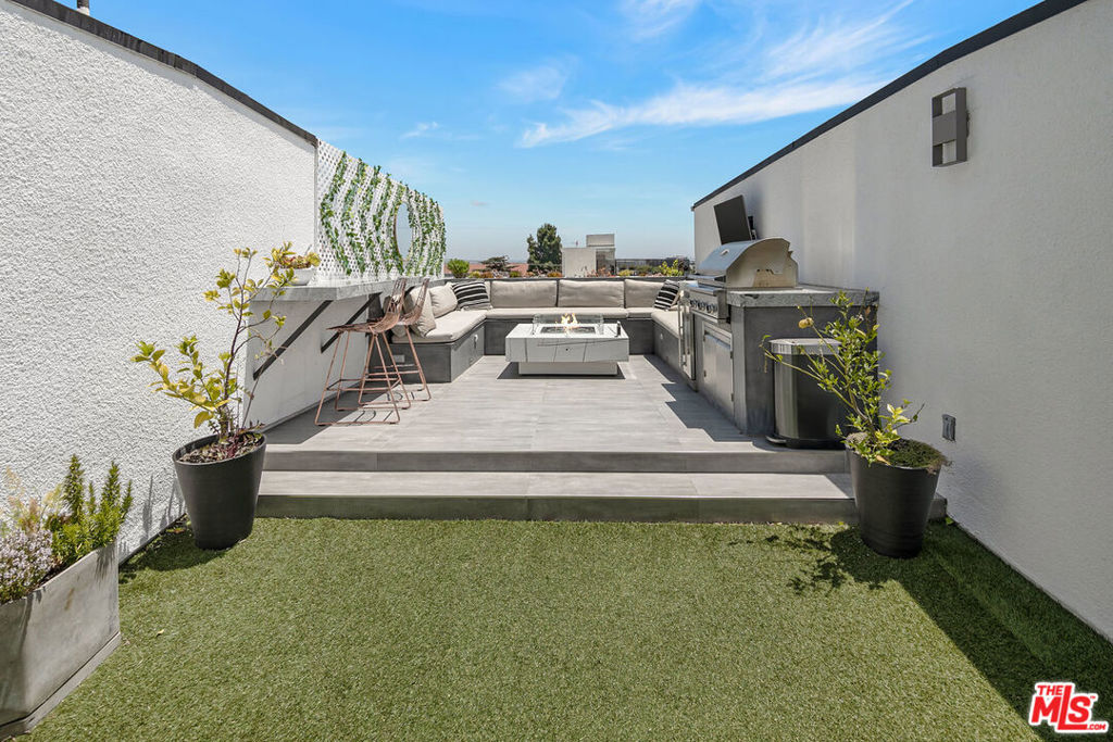 1250 S WESTGATE Avenue Unit: 302
