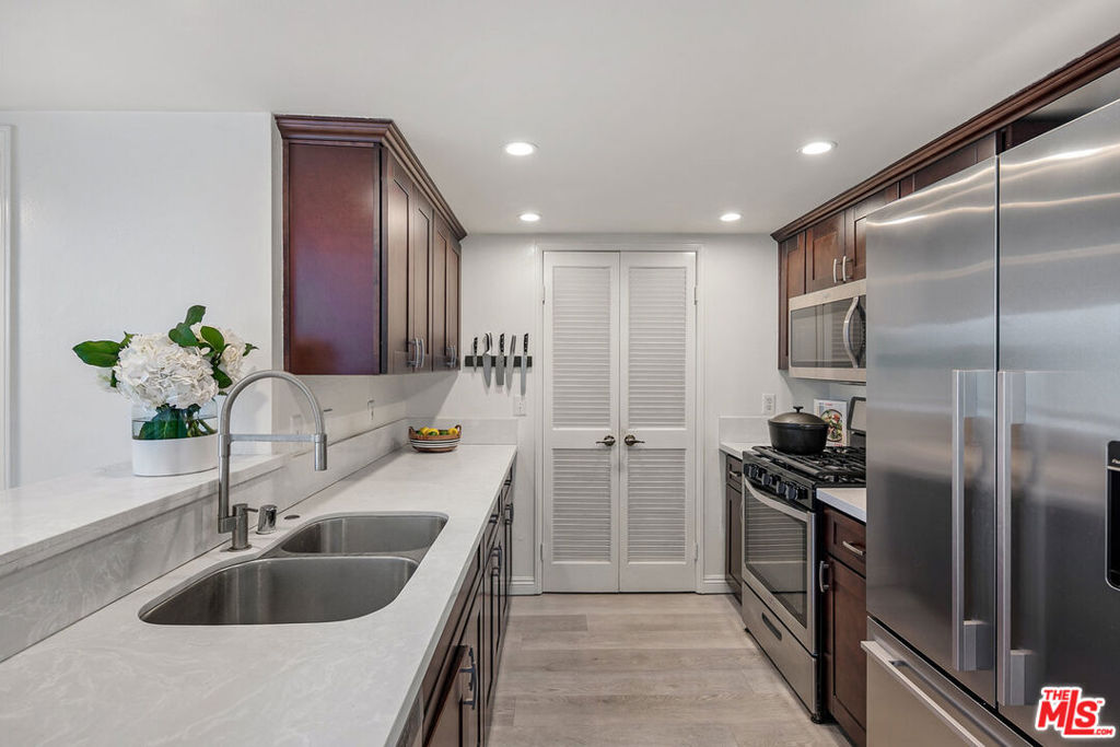 1250 S WESTGATE Avenue Unit: 302