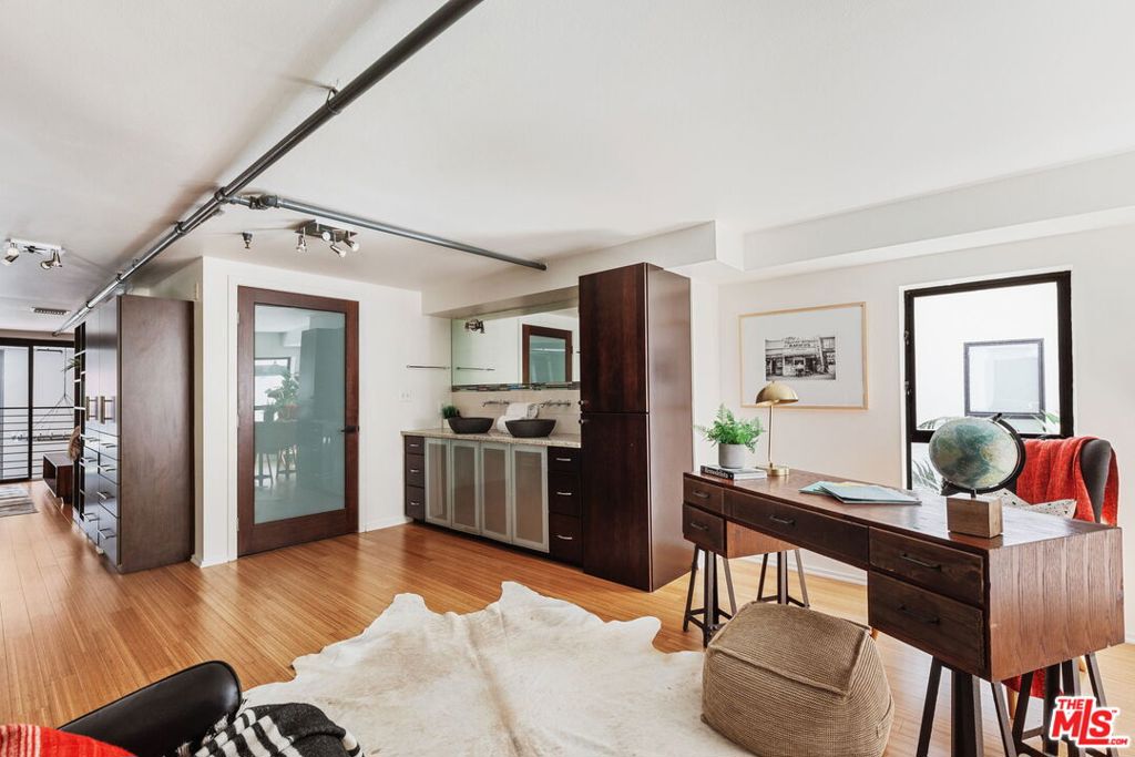 4115 GLENCOE Avenue Unit: 108