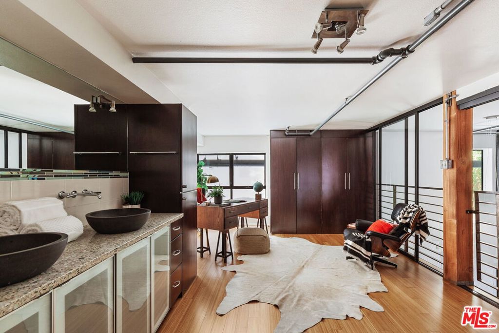 4115 GLENCOE Avenue Unit: 108