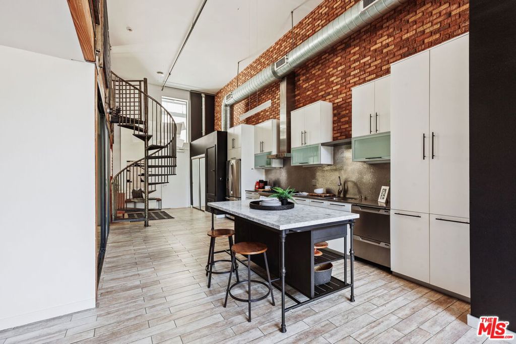 4115 GLENCOE Avenue Unit: 108