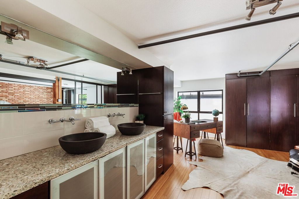 4115 GLENCOE Avenue Unit: 108