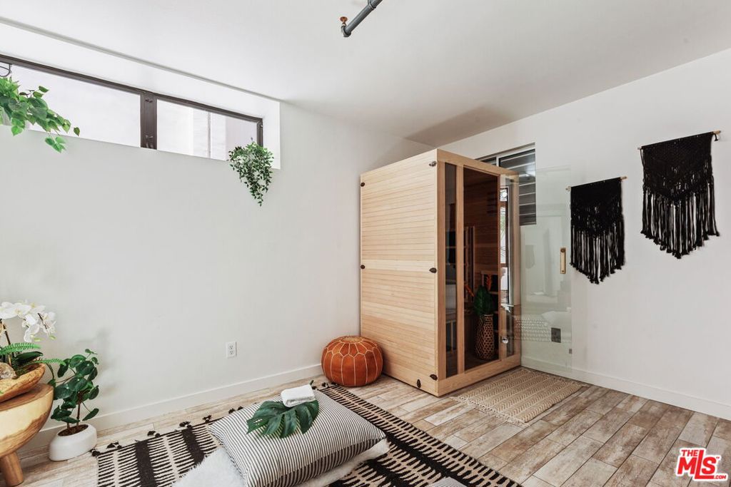 4115 GLENCOE Avenue Unit: 108