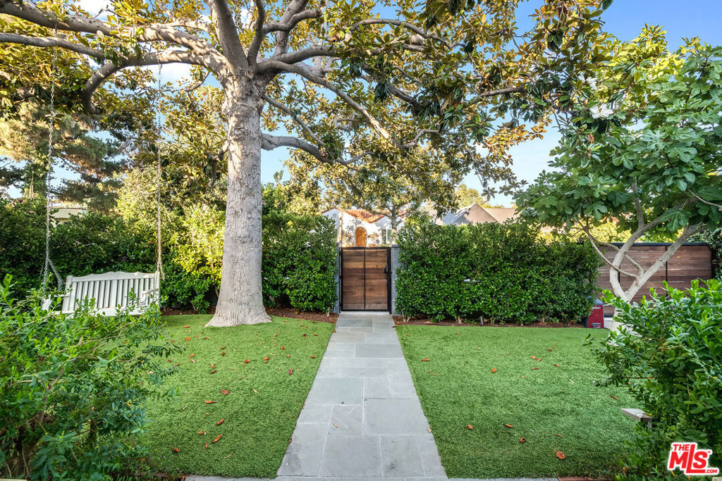 349 N WINDSOR Boulevard