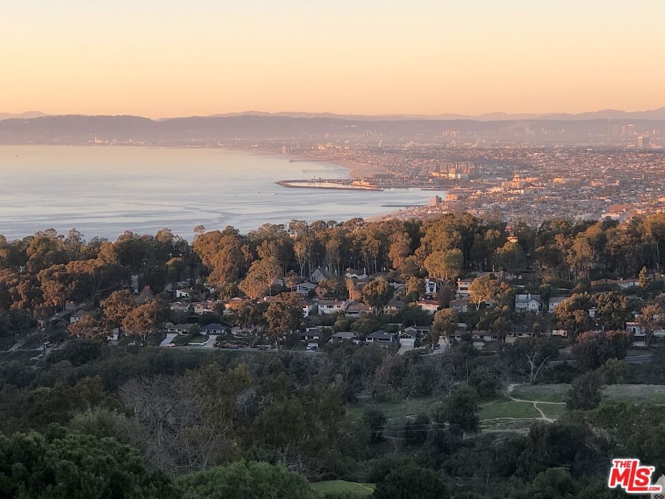 710 Via La Cuesta