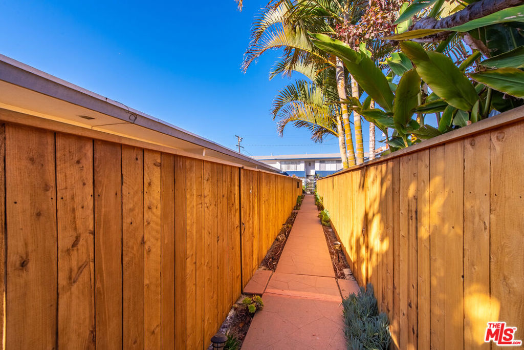 1625 Centinela Avenue Unit: G
