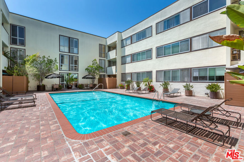 1015 N Kings Road Unit: 205