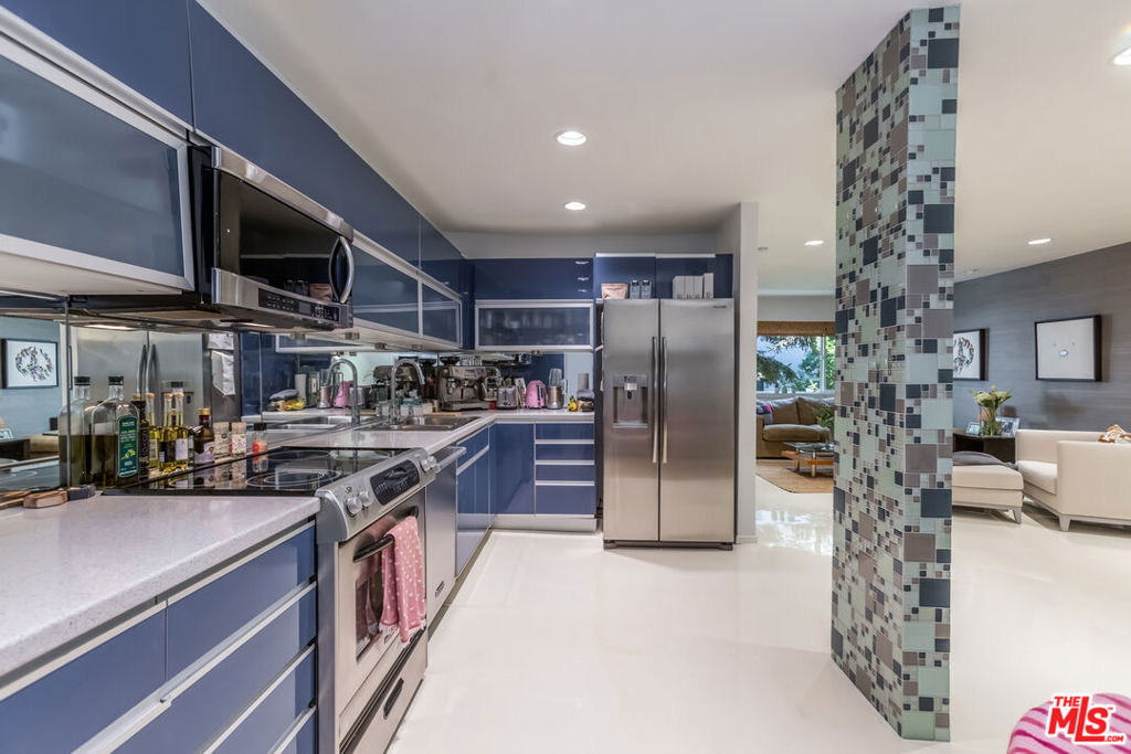 1015 N Kings Road Unit: 205