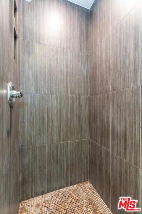 1015 N Kings Road Unit: 205