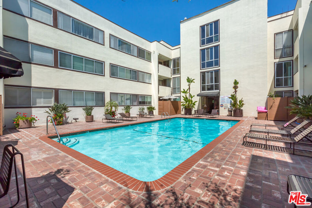 1015 N Kings Road Unit: 205