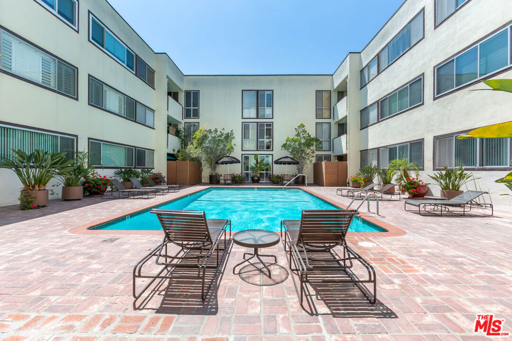 1015 N Kings Road Unit: 205