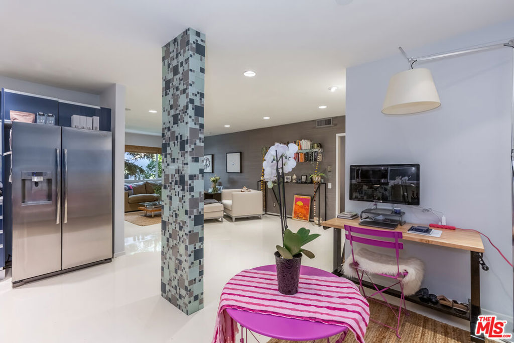 1015 N Kings Road Unit: 205