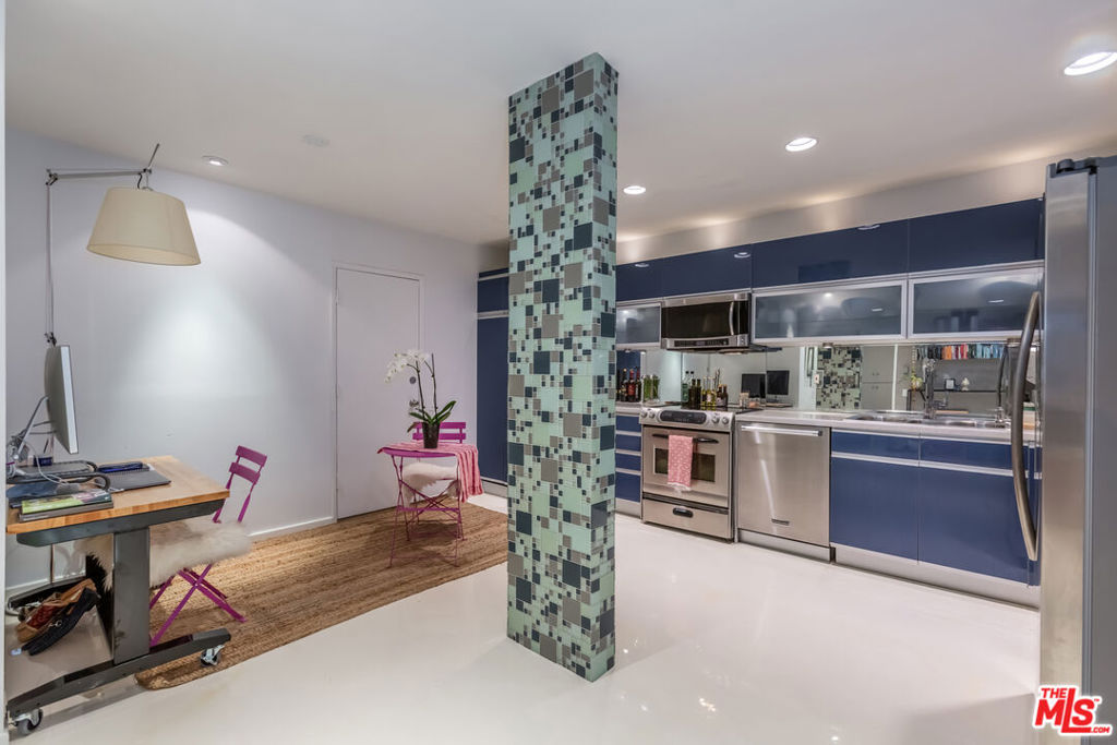 1015 N Kings Road Unit: 205