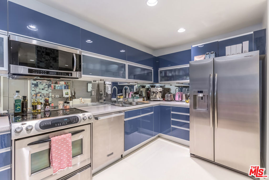 1015 N Kings Road Unit: 205