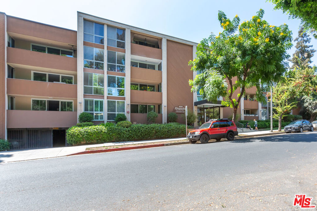 1015 N Kings Road Unit: 205
