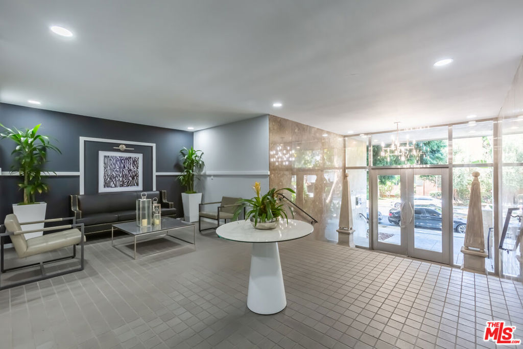1010 N Kings Road Unit: 308