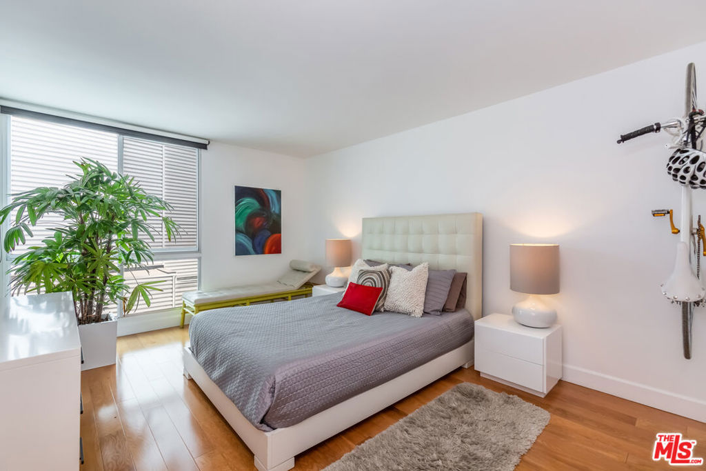 1010 N Kings Road Unit: 308