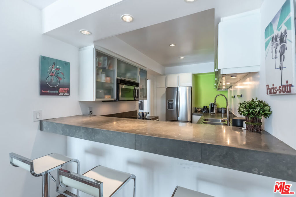 1010 N Kings Road Unit: 308