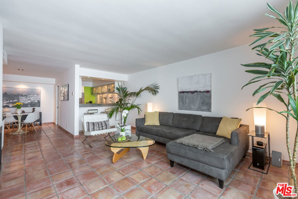1010 N Kings Road Unit: 308