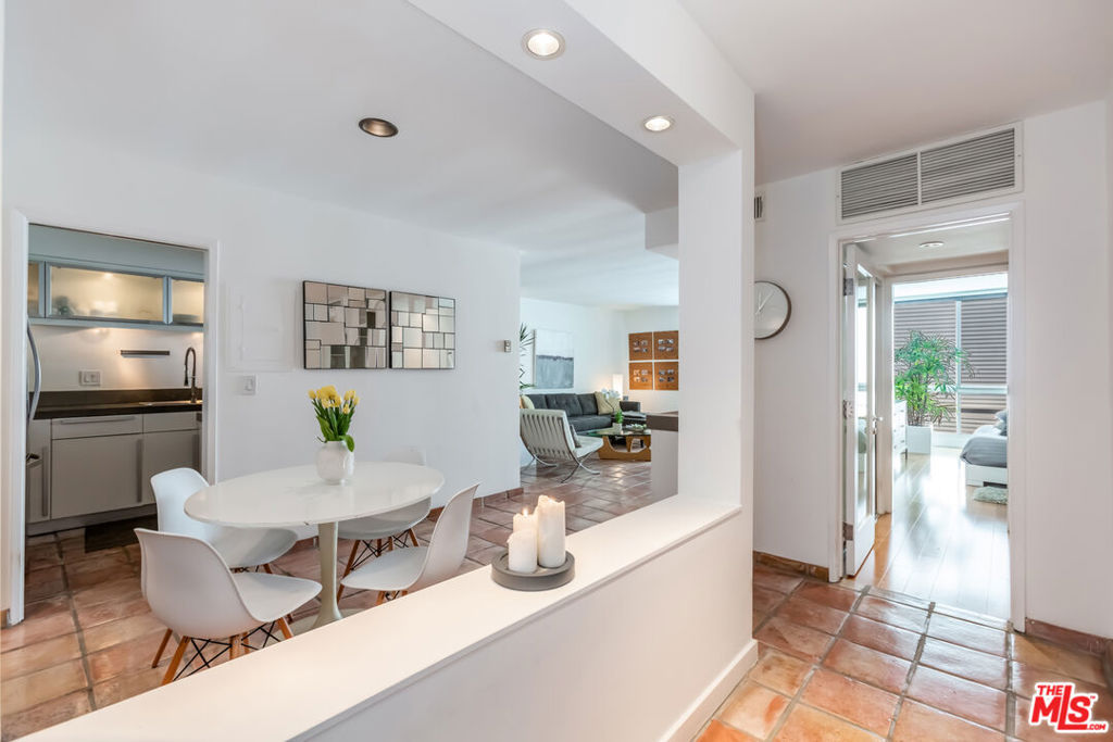 1010 N Kings Road Unit: 308