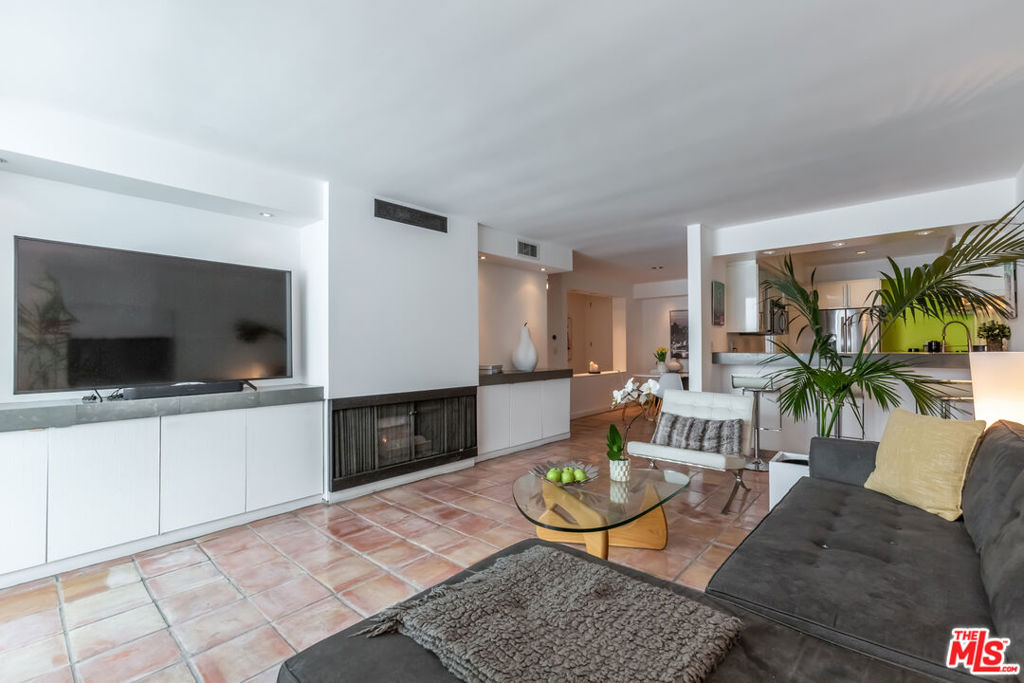 1010 N Kings Road Unit: 308