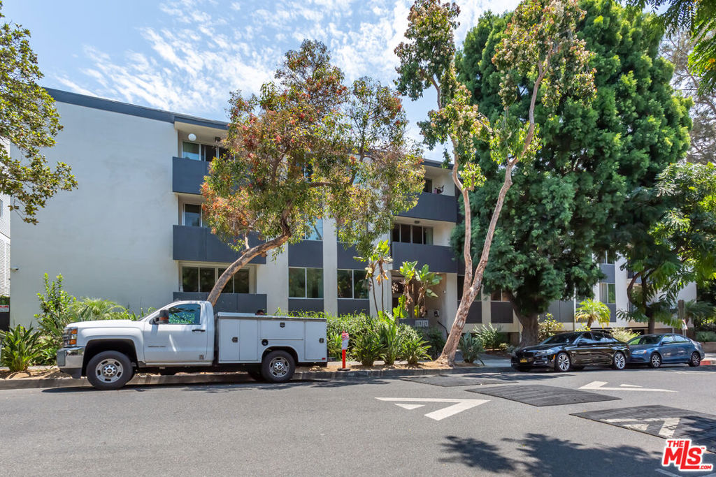1010 N Kings Road Unit: 308