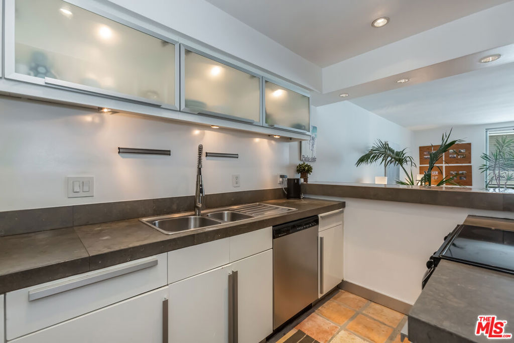 1010 N Kings Road Unit: 308