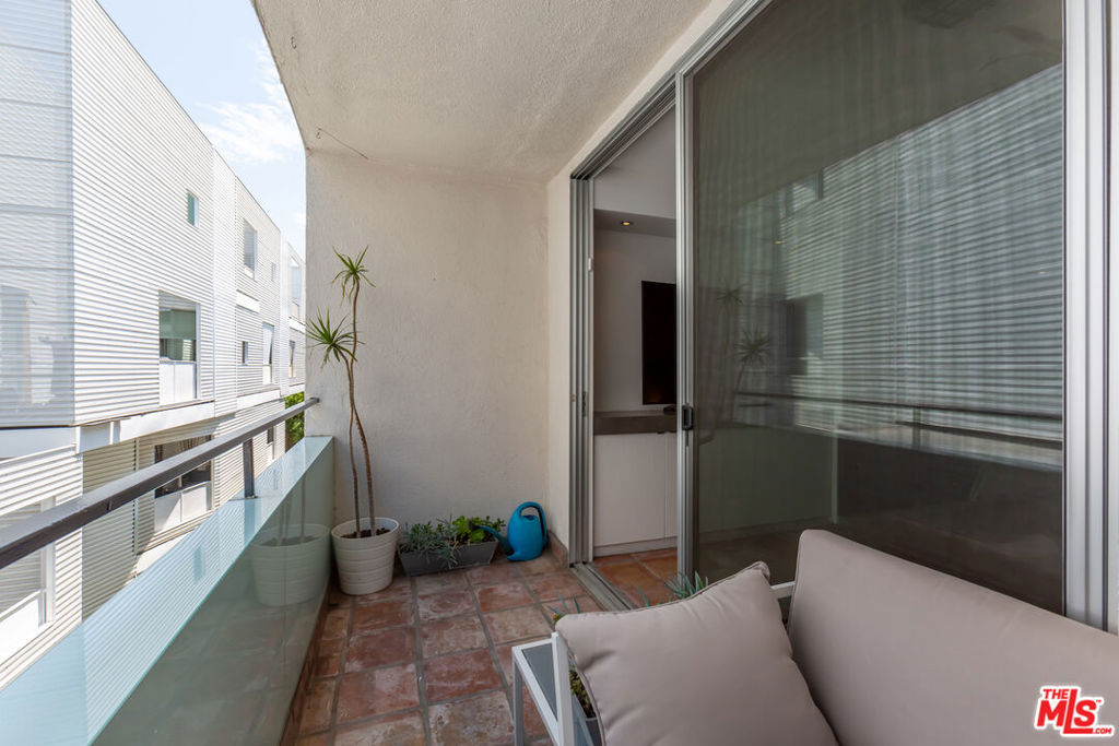 1010 N Kings Road Unit: 308