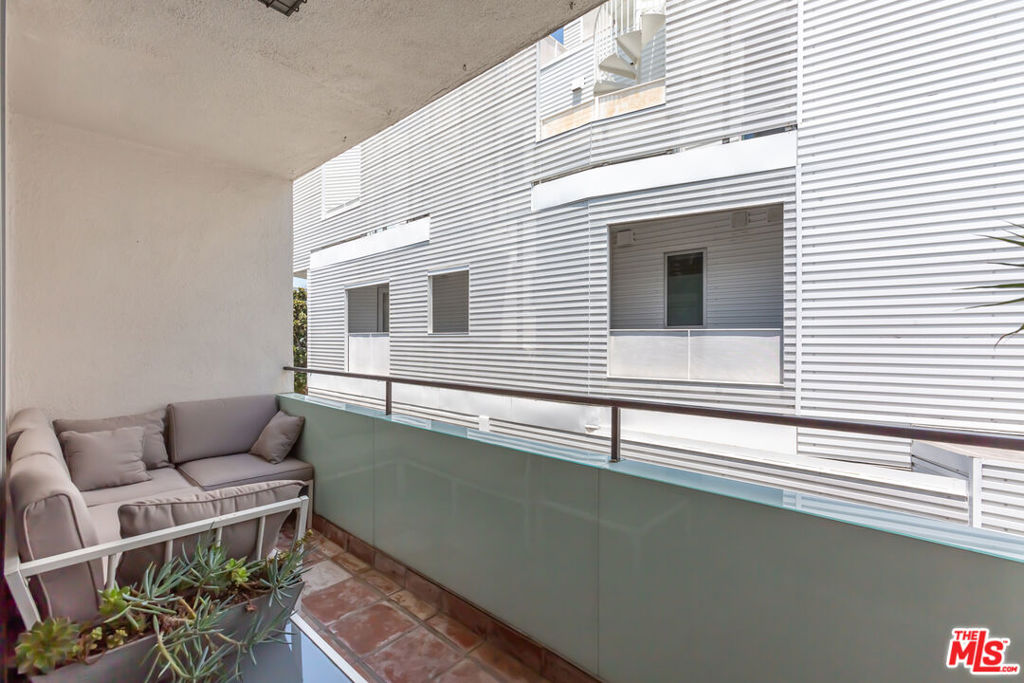 1010 N Kings Road Unit: 308
