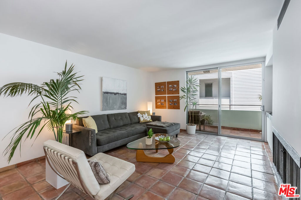 1010 N Kings Road Unit: 308