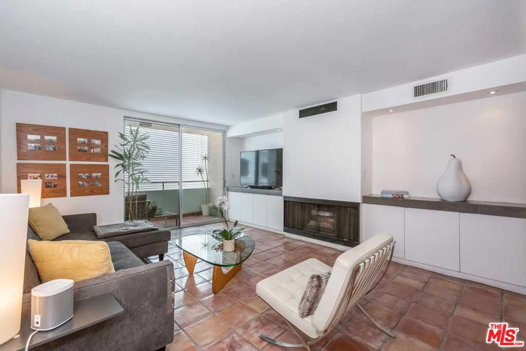 1010 N Kings Road Unit: 308