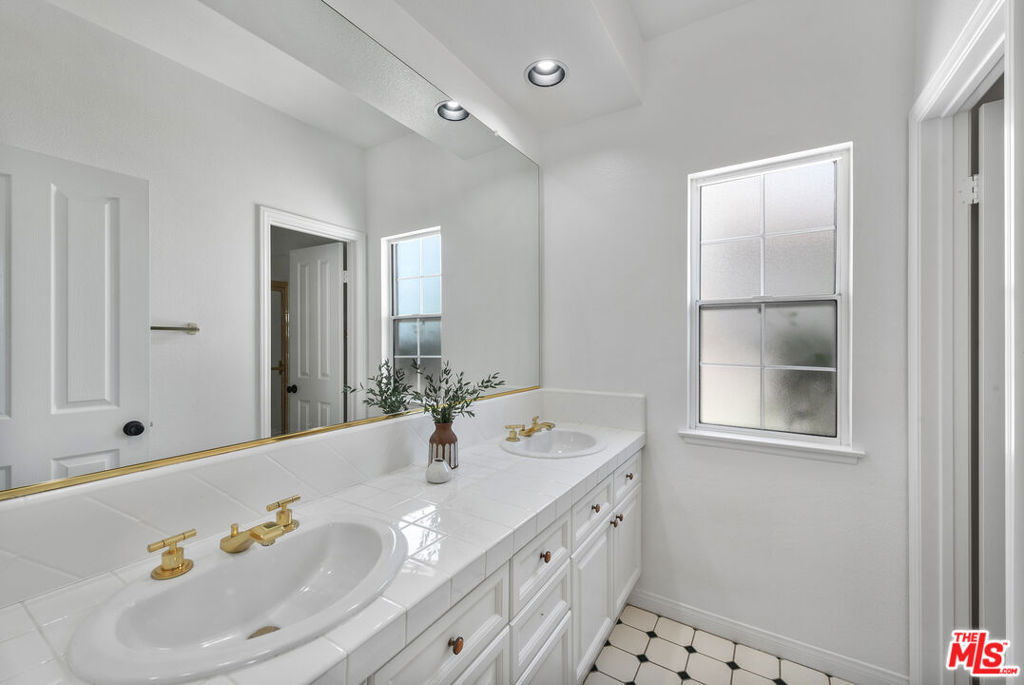 21212 Stoneford Court