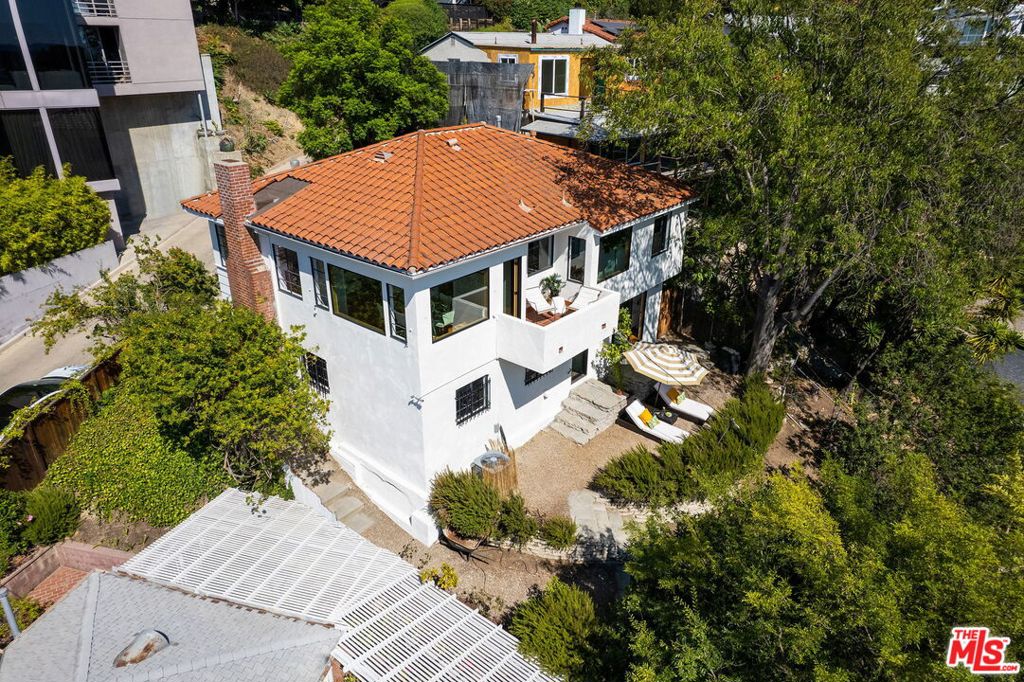 1929 Hollyvista Avenue