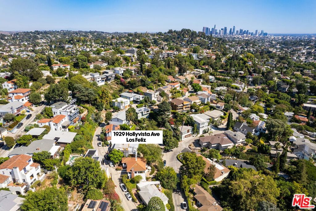 1929 Hollyvista Avenue