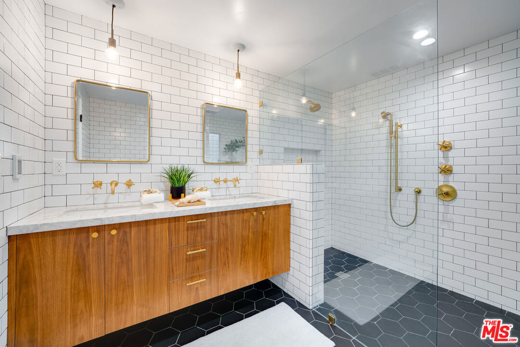 1929 Hollyvista Avenue
