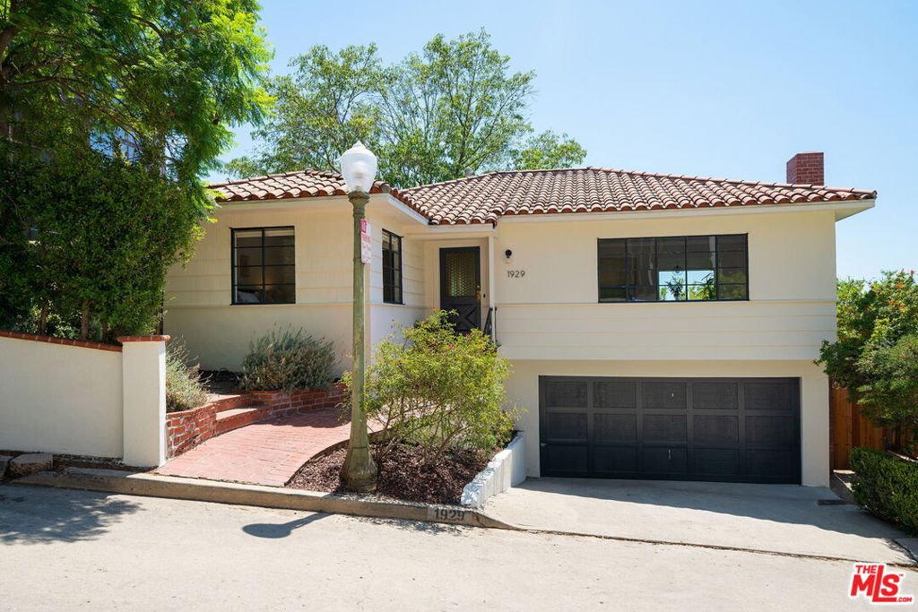 1929 Hollyvista Avenue