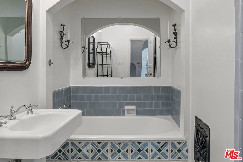 1416 Havenhurst Drive Unit: 3A 