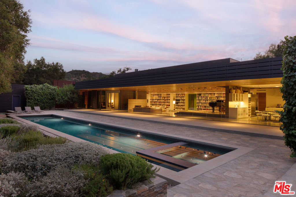 1090 Shokat Drive