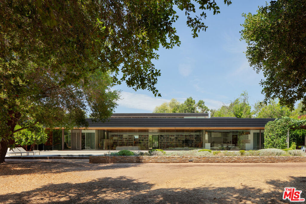 1090 Shokat Drive
