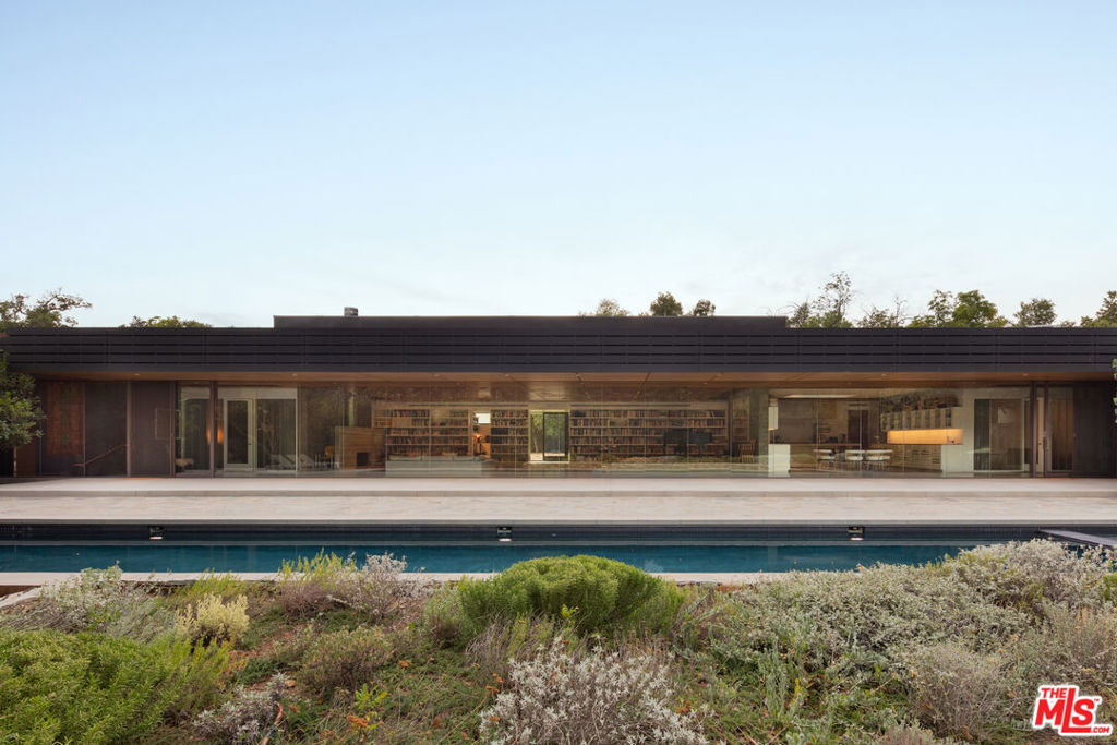 1090 Shokat Drive