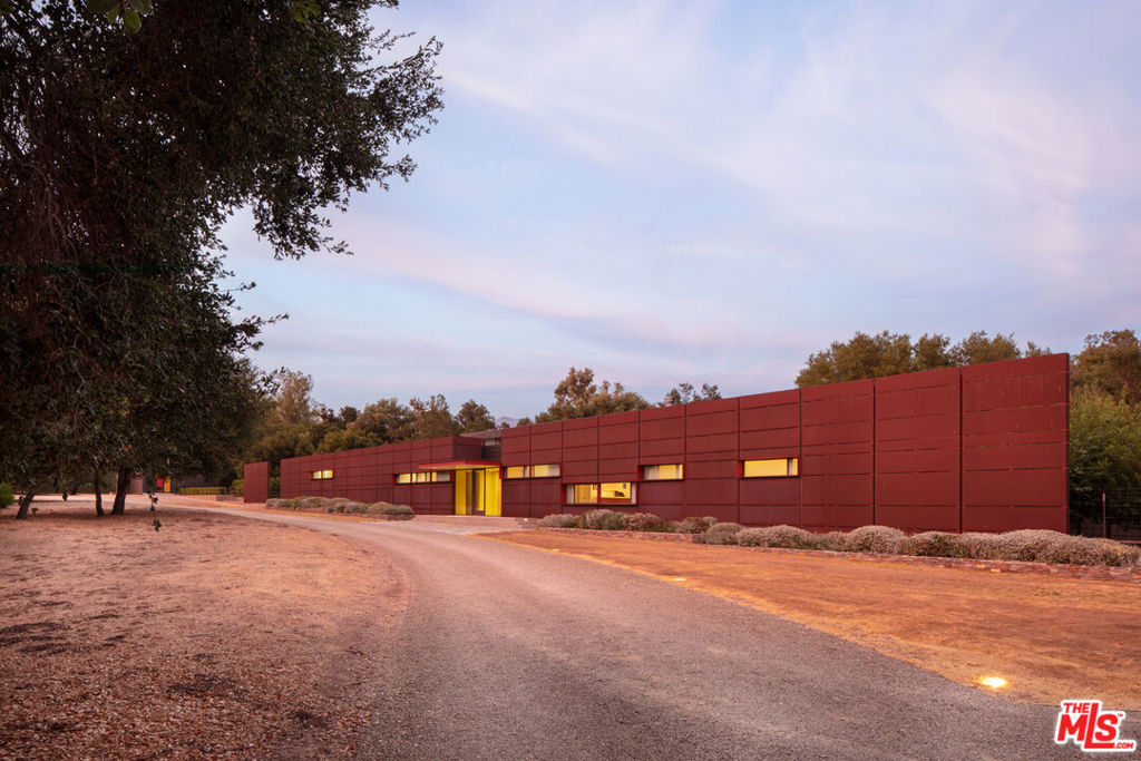 1090 Shokat Drive